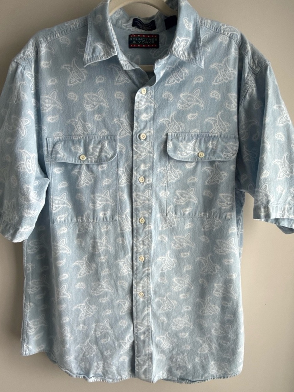 Roundtree & Yorke Light Blue Paisley Short-Sleeve Button-Up